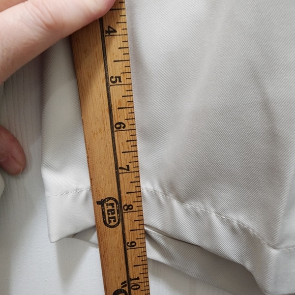 Greg Norman Shorts Men's 36 Cream Beige Golf Chino Pleated - Picture 4 of 9